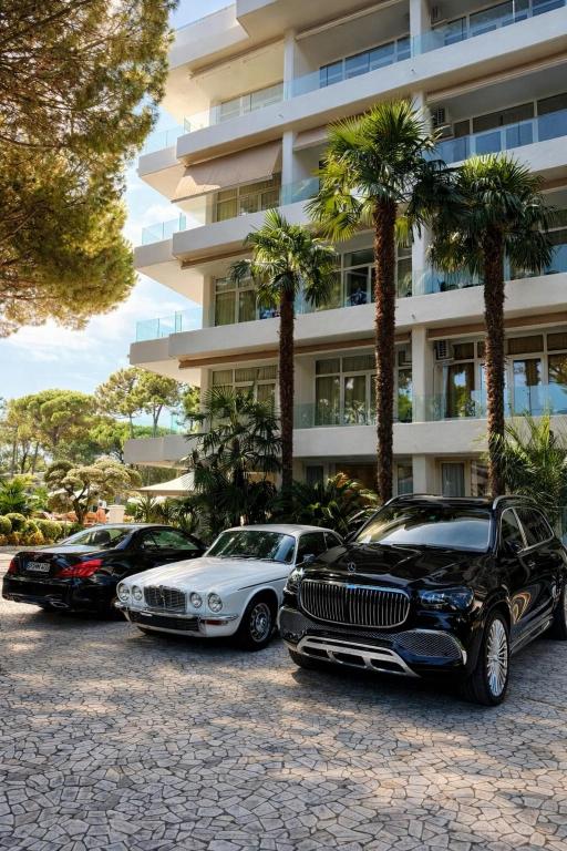 Hotel Forecourt