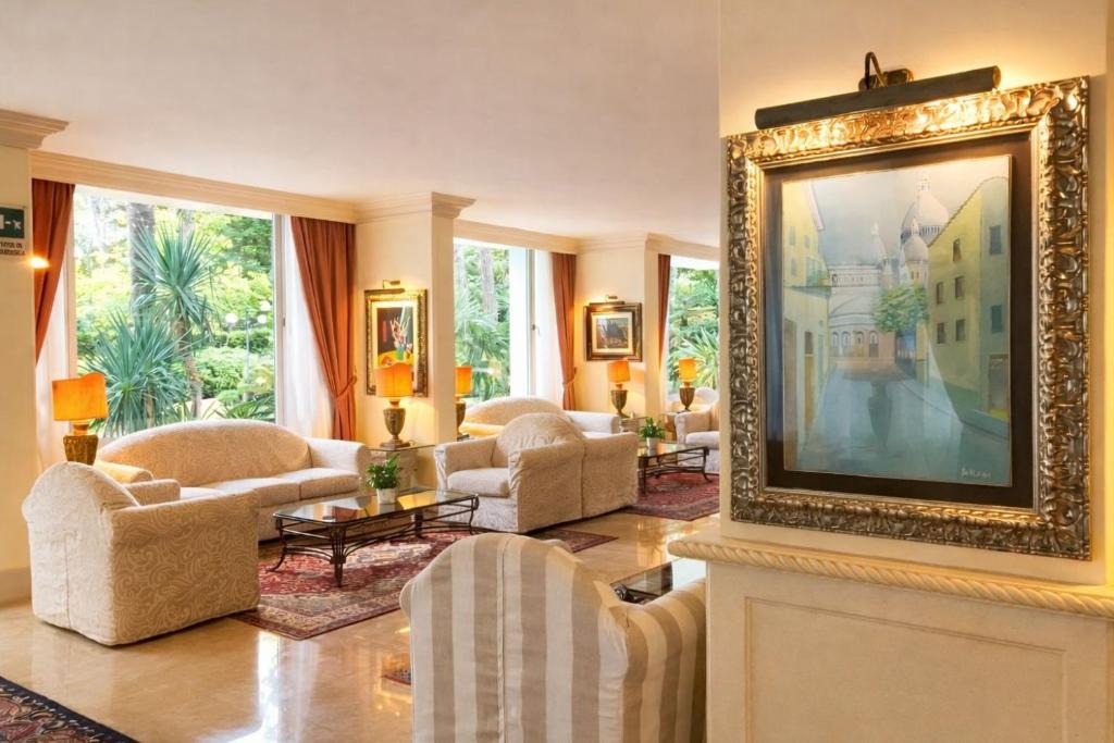 Classic Lounge Interior