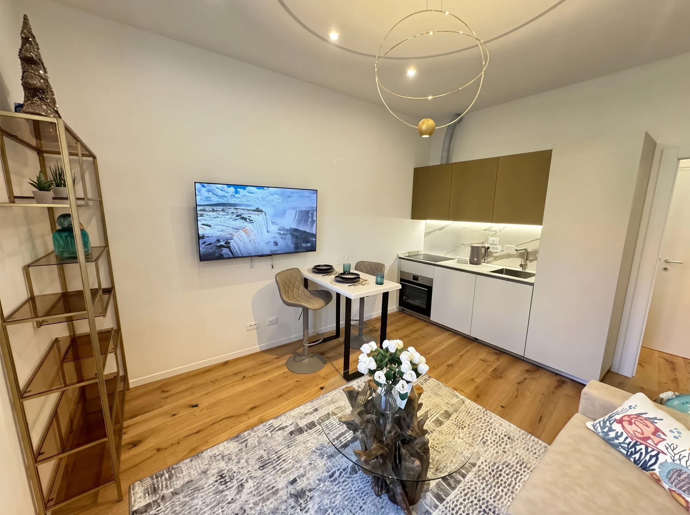 Apartment Pilone — Card View